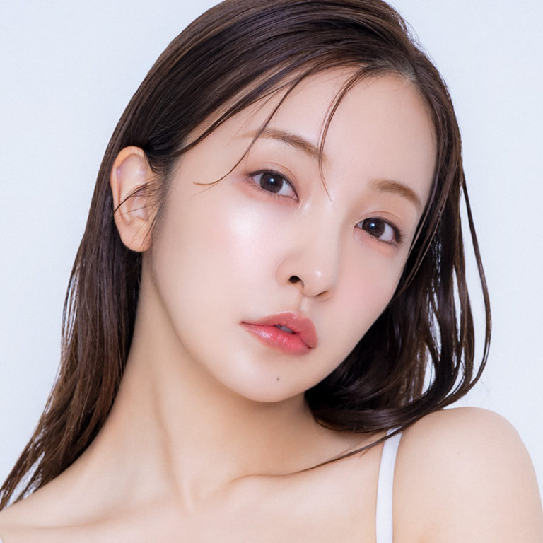 板野友美