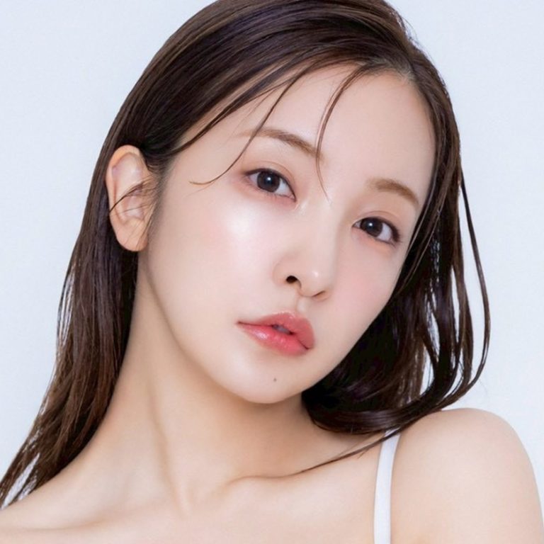 板野友美
